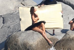 Myla Dalbesio Topless 27 thefappeningblog.com.jpg