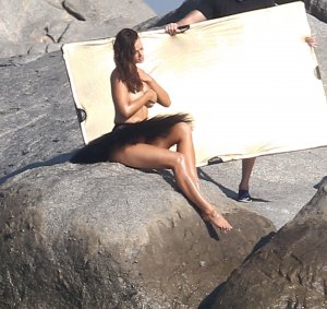 Myla Dalbesio Topless 31 thefappeningblog.com.jpg