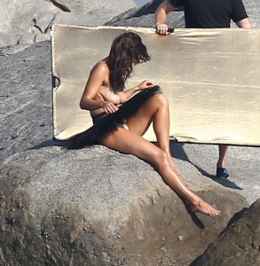 Myla Dalbesio Topless 28 thefappeningblog.com.jpg