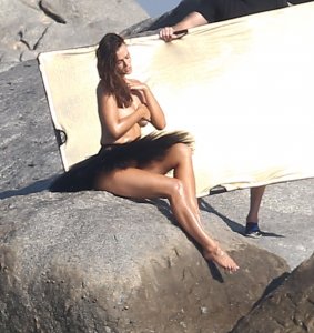 Myla Dalbesio Topless 33 thefappeningblog.com.jpg