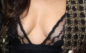 Inanna Sarkis Nip Slip 5 thefappeningblog 1.jpg