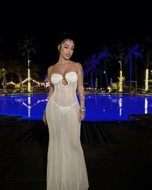 Malu_Trevejo_Cleavage_in_white_dress_01-01-2024__4_.jpg