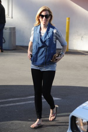 Elizabeth Banks - out in L_A_ 02_09.jpg