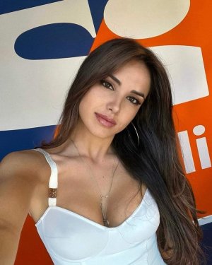 740full-giusy-meloni (11).jpg