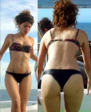 Tania-raymonde-goliath-actress-cm2-6-hot-bikini-photo.jpg