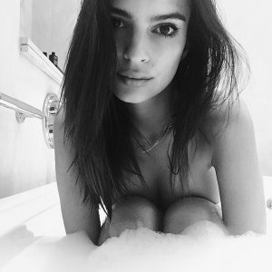 Emily-Ratajkowski-Naked.jpg