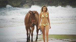 Gigi-Hadid-Bikini-17.jpg