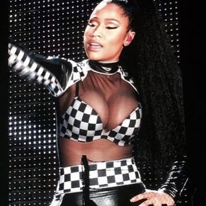 Nicki-Minaj-Boobs-4.jpg