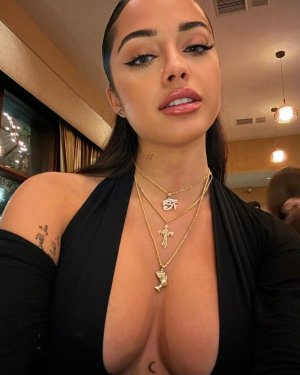 Malu_Trevejo_Cleavage_01-21-2024__3_.jpg