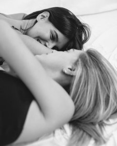 Joanna Halpin and Sarah Halpin Topless & Sexy 5 thefappeningblog.com.jpg