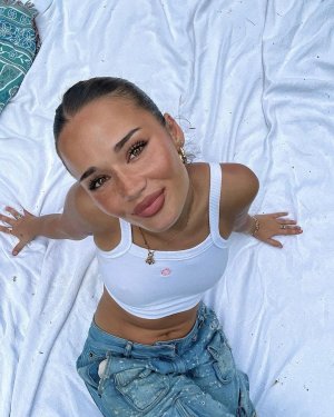 Isabelle Clarke1.jpg