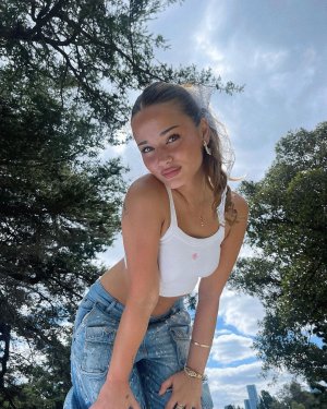 Isabelle Clarke3.jpg