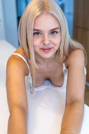 0012-01 thefappeningblog.com.jpg