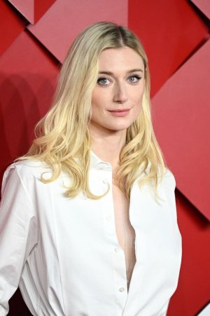 740full-elizabeth-debicki (2).jpg