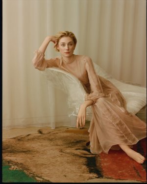 Elizabeth-Debicki-Feet-3252183.jpg