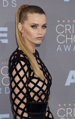abbey-lee-kershaw-2016-critics-choice-awards-in-santa-monica-5.jpg
