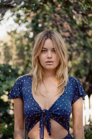 740full-camille-rowe (2).jpg