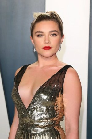 vanity-fair-oscar-party-2020-v0-tkzw7cwgzlcc1.jpg