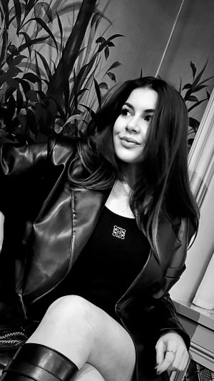 imogen_thomas's instagram 2024-2-5 story.jpg