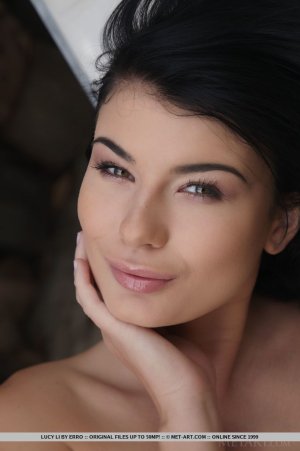 stunning-dream-girl-lucy-li-gets-naked-in-the-garden-01 thefappeningblog.com.jpg