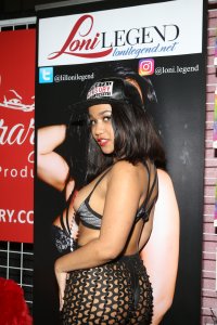 loni Legend Nude 2 (thefappeningblog.com).jpg