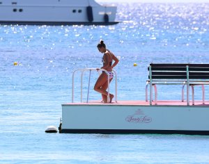 Georgina Leigh Cantwell Sexy 105 (thefappeningblog.com).jpg