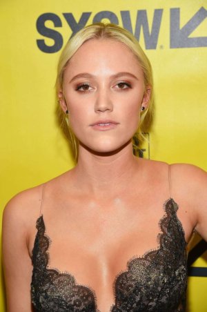 Maika-Monroe_-Hot-Summer-Nights-Premiere-at-2017-SXSW-Festival--03.jpg