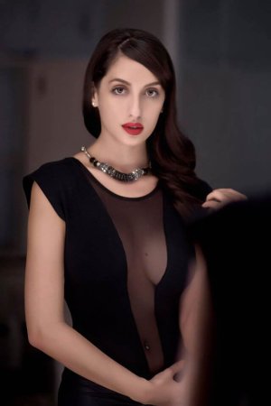 nora-fatehi-bikini-photos-6.jpg