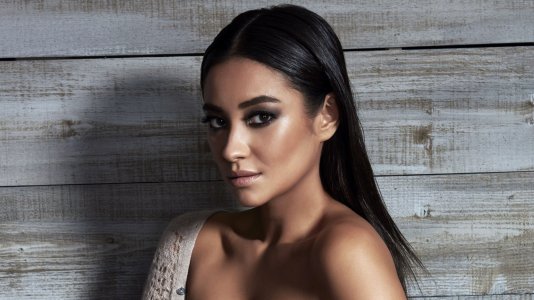 0-shay-mitchell-5039x2832-hot-5k-16513.jpg