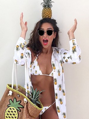 shay-mitchell-in-a-bikini-675x900.jpg