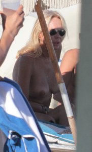 Lauren Foster Topless 6 - thefappeningblog.com.jpg