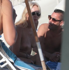 Lauren Foster Topless 7 - thefappeningblog.com.jpg