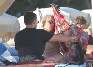 Lauren Foster Topless 14 - thefappeningblog.com.jpg