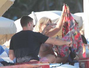 Lauren Foster Topless 15 - thefappeningblog.com.jpg