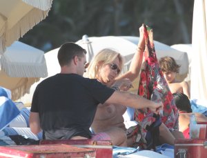 Lauren Foster Topless 16 - thefappeningblog.com.jpg