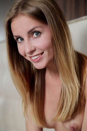 0010-20 thefappeningblog.com.jpg