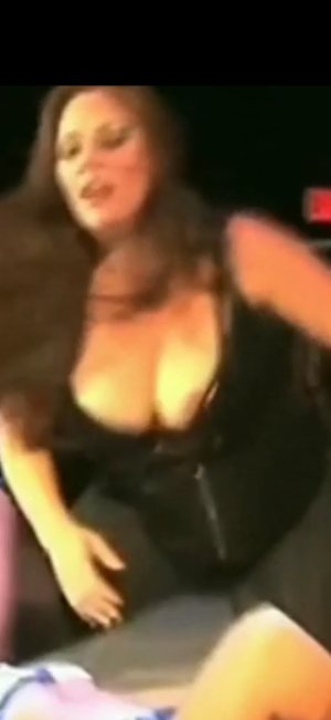 _mickie nipslip IMG_4695.jpg