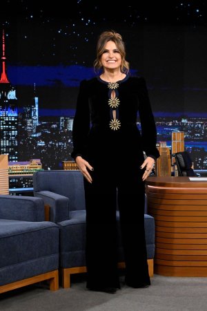 Mariska_Hargitay_at_Tonight_Show_Starring_Jimmy_Fallon_in_New_York_02_08_2024__7_.jpg