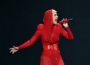 Katy Perry Sexy Red Costume 23 - thefappeningblog.com.jpg