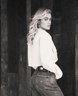 Melissa Roxburgh2.jpg