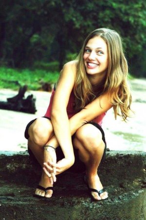 Tracy-Spiridakos-13.jpeg