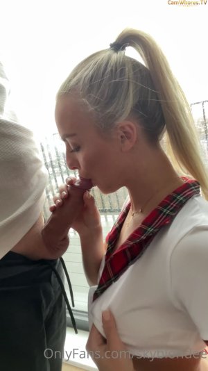 Onlyfans - skyblondee (71).jpg