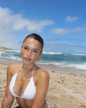 Isabelle Clarke2.jpg