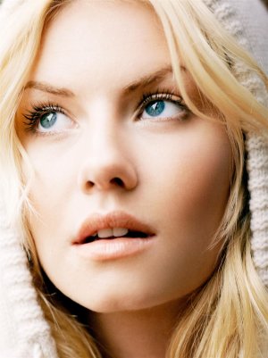 elisha_cuthbert_2006_david_mushegain_photoshoot_for_944_magazine_01.jpg
