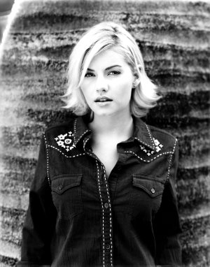 elisha_cuthbert_2003_mitchell_stone_photoshoot_for_instyle_magazine_03.jpg