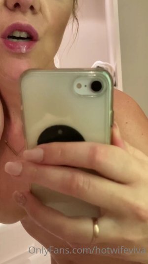 hotwifeviva (3).jpg
