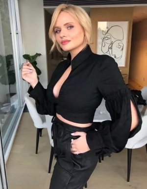 Alli Simpson (10).jpg