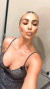 Kim Kardashian Selfie.jpg