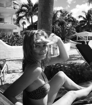 Ella Purnell (7).jpg