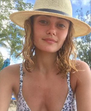 Ella-Purnell-8.jpg